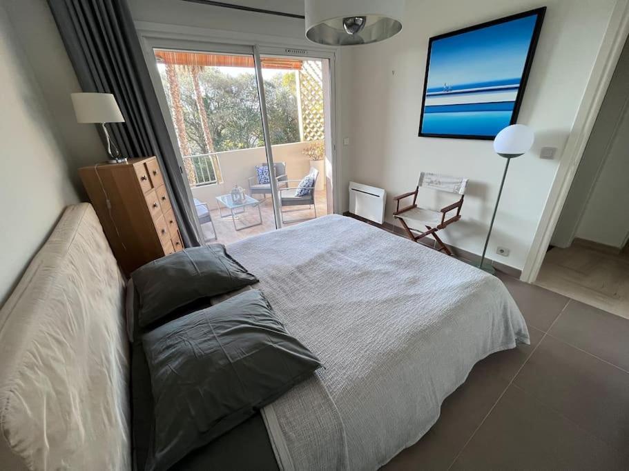 Appartement Avec Terrasse, Vue Jardin Et Piscine Antibes Esterno foto