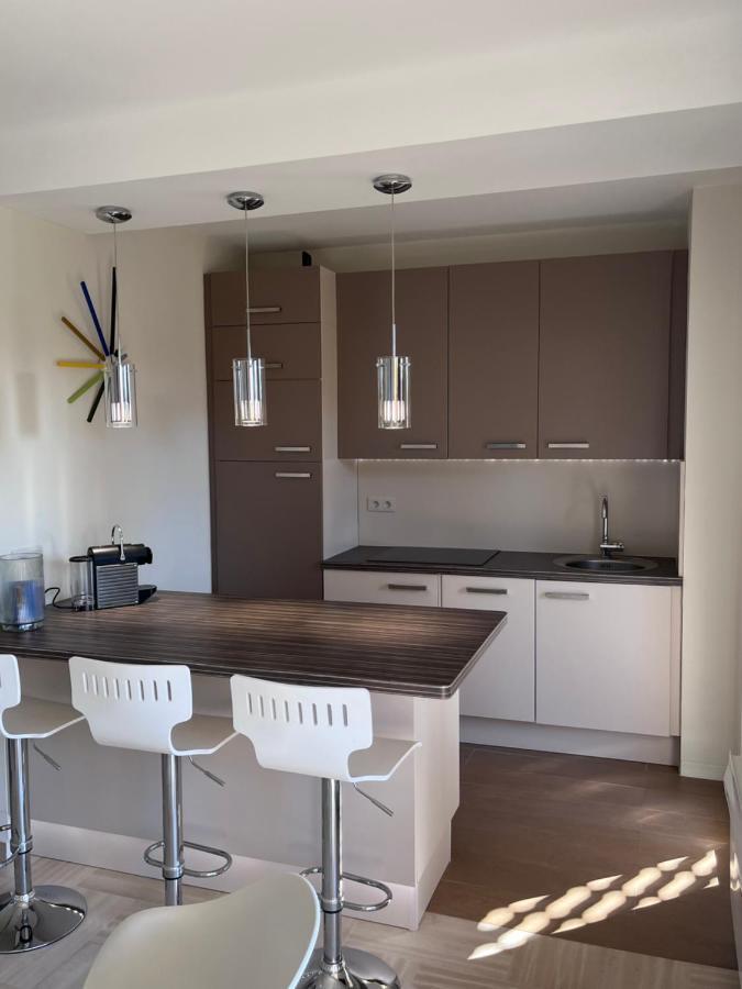 Appartement Avec Terrasse, Vue Jardin Et Piscine Antibes Esterno foto