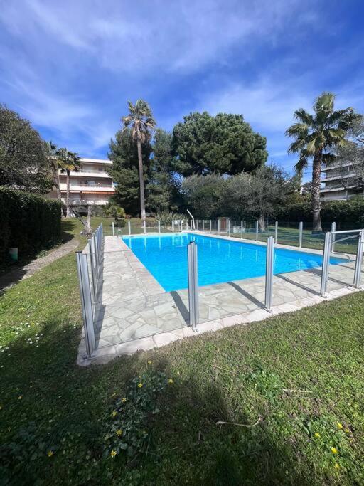 Appartement Avec Terrasse, Vue Jardin Et Piscine Antibes Esterno foto