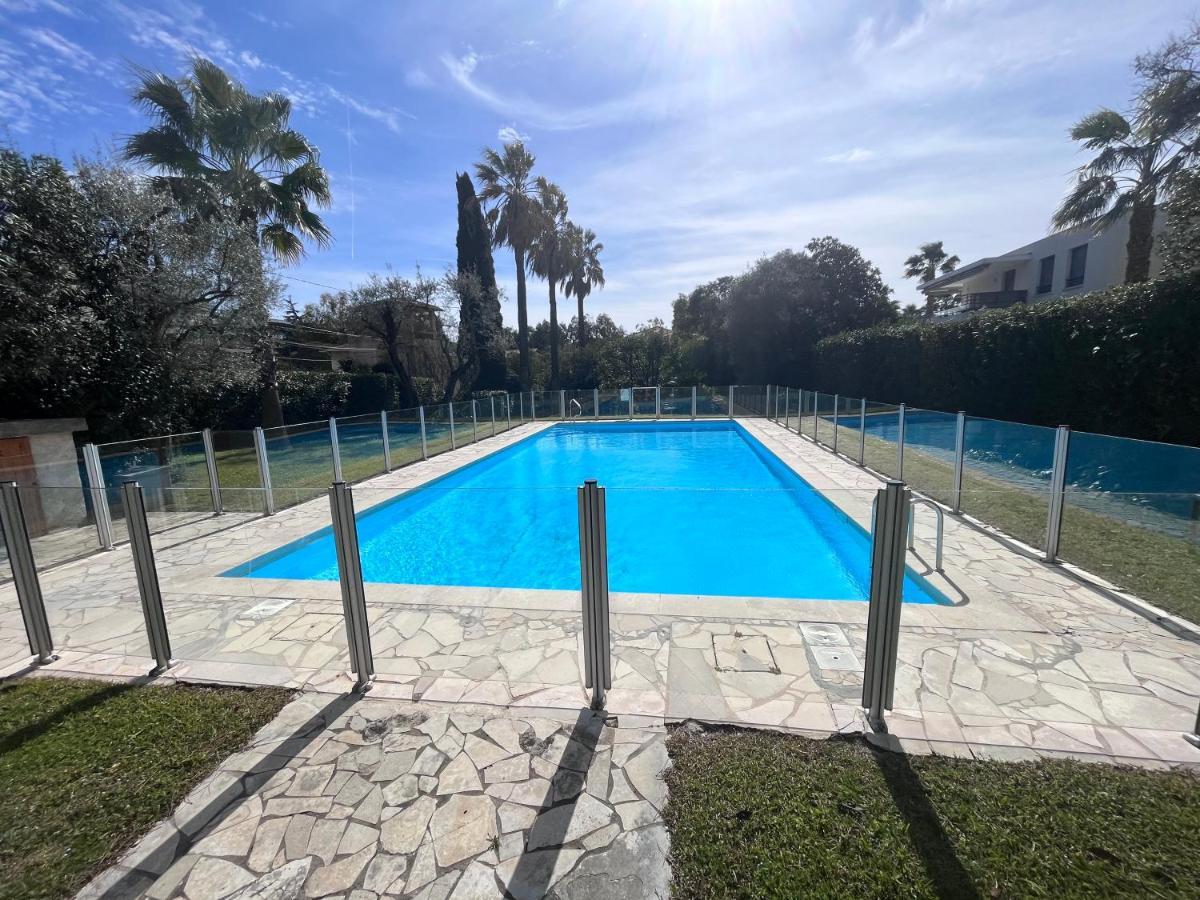 Appartement Avec Terrasse, Vue Jardin Et Piscine Antibes Esterno foto