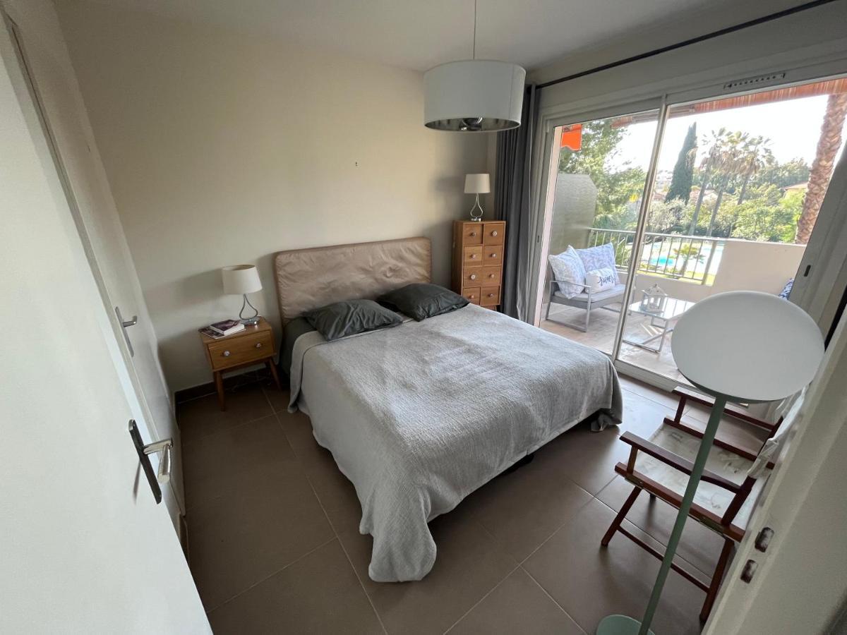 Appartement Avec Terrasse, Vue Jardin Et Piscine Antibes Esterno foto